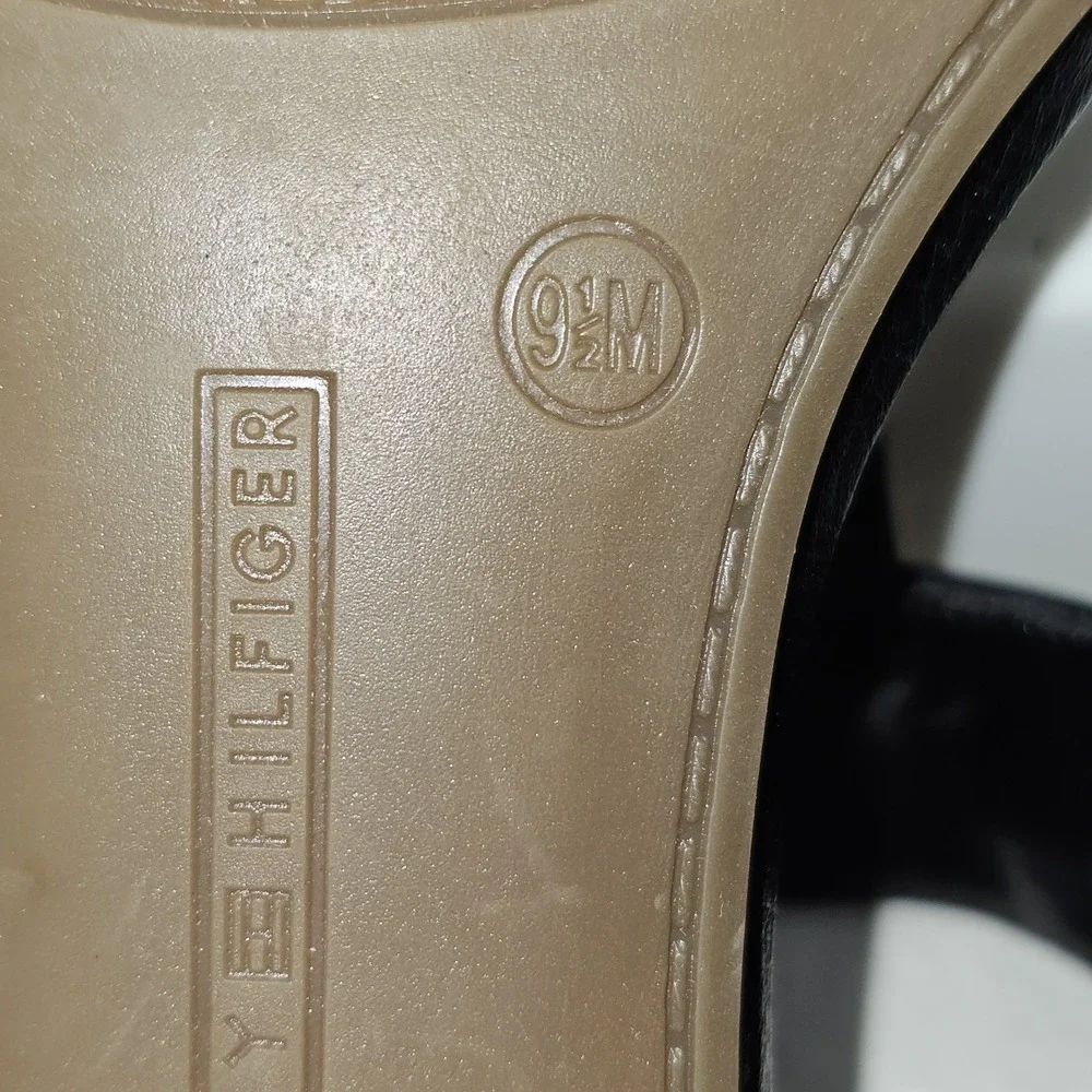 NWOT Tommy Hilfiger Garza Block Heel Black Faux Pebbled Leather Sandals  9½ M